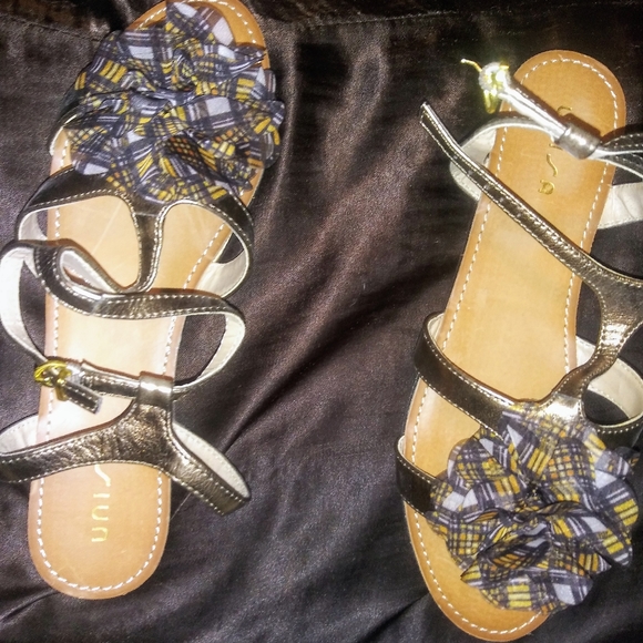 Sandals - Picture 3 of 3